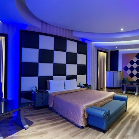 Wei Feng Exquisite Motel Pintung Branch Pingtung ภายนอก รูปภาพ