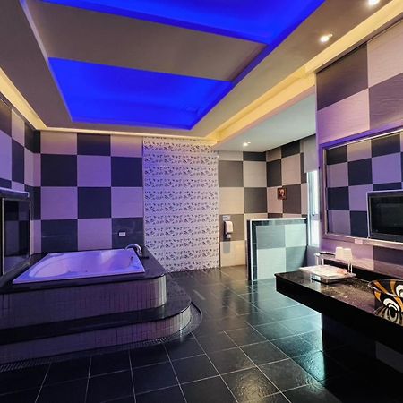 Wei Feng Exquisite Motel Pintung Branch Pingtung ภายนอก รูปภาพ