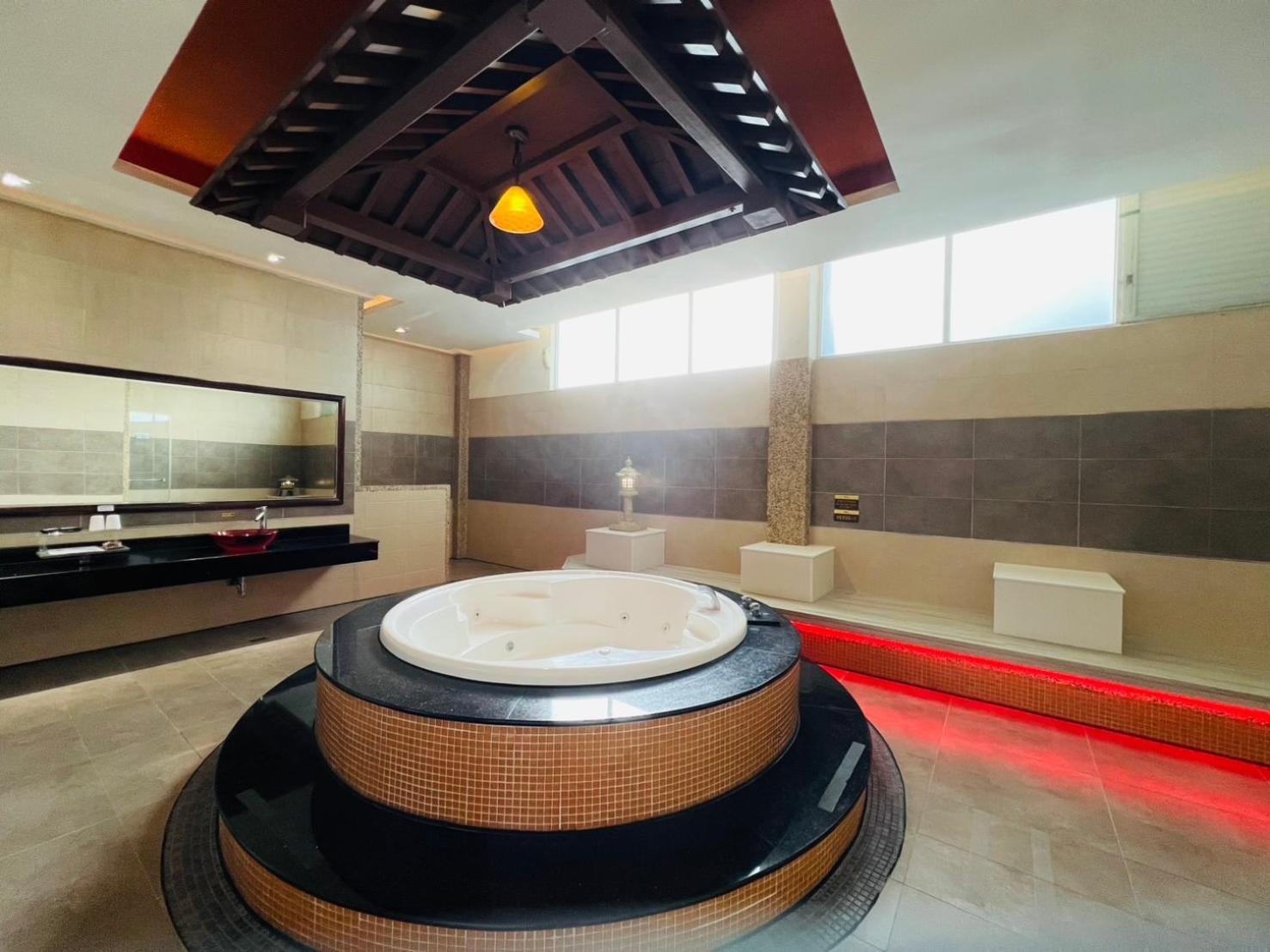 Wei Feng Exquisite Motel Pintung Branch Pingtung ภายนอก รูปภาพ
